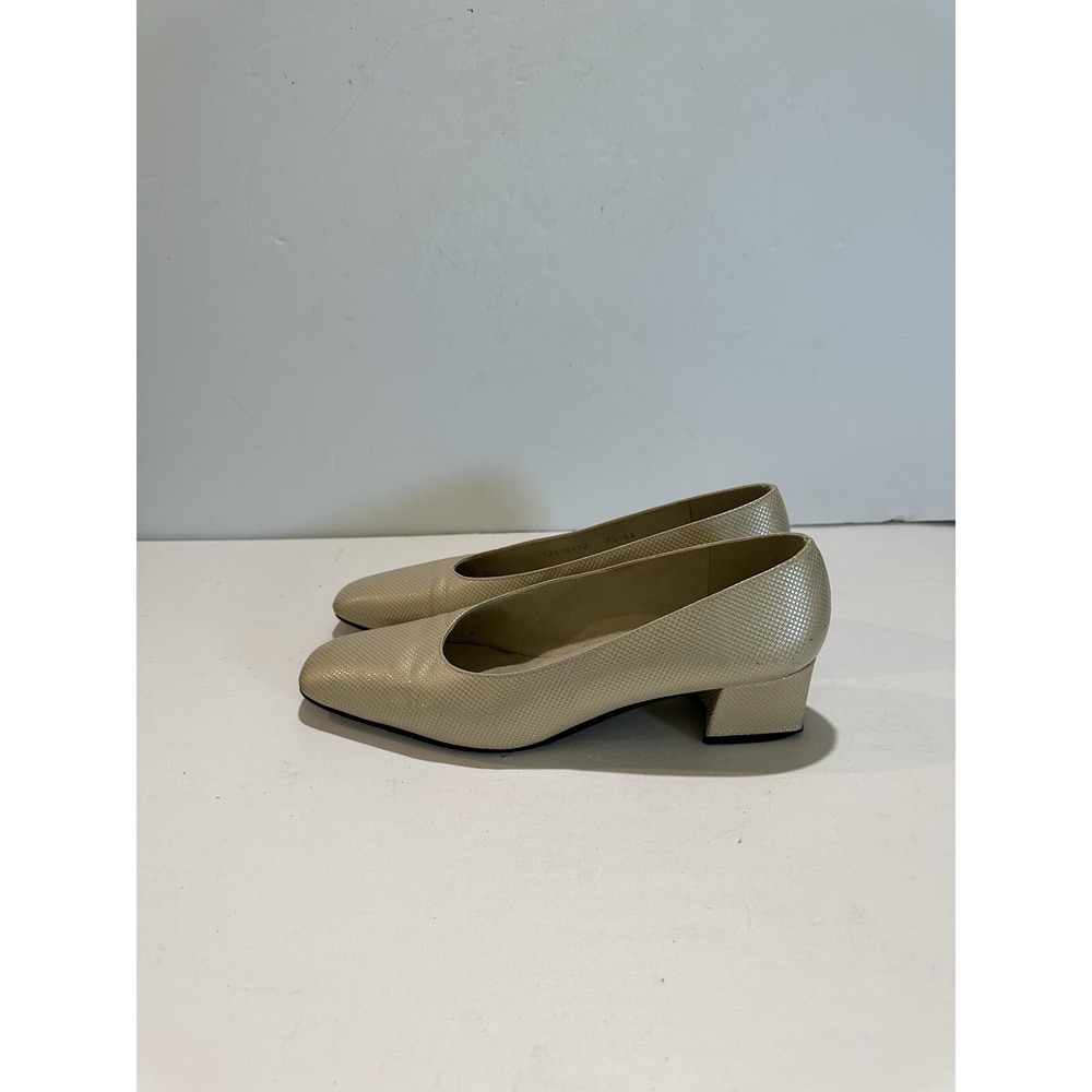 Stuart Weitzman Vintage Cream Square Toe Block Heels pumps shoes sz 9.5